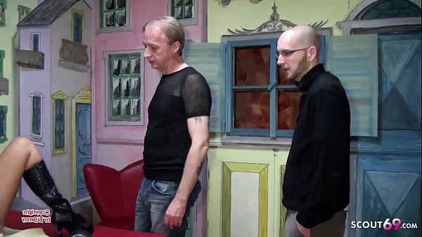 Mega Titten MILF laesst sich von 2 Fremden auf Party im Dreier ficken - German MILF