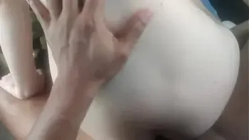 Nos detuvimos en la via un momento porque no aguantaba las ganas de culiar