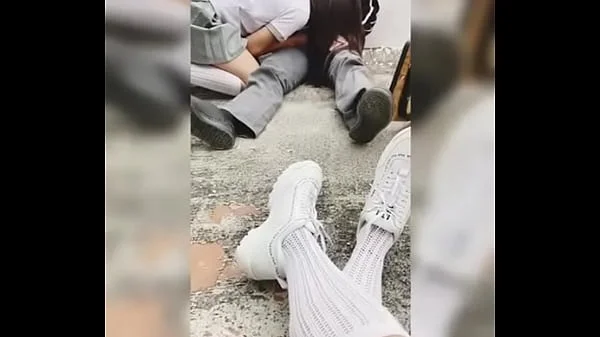 Mejores AMIGAS Estudiantes Putitas de la ESCUELA Técnica se Graban Chupándole la VERGA a un Wey y Cogiendo en la Escuela! Colegiala Mexicana Amateur Follando en Público, Alumnos Precoces! Parte 1