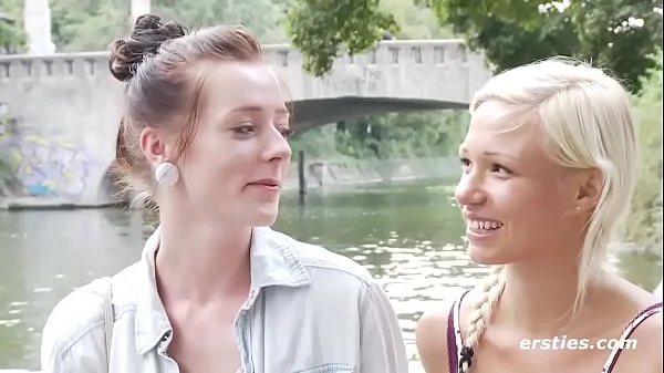 Ersties: Lisa M. und Gabi auf geiler Shoppingtour