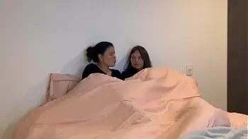 Tengo sexo con la mejor amiga de mi esposo y nos descubren.