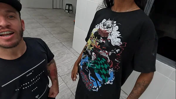 Jasmine seduz anão e leva para o abate