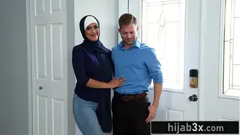 Naughty Muslim Babes Welcome Their Friend To America