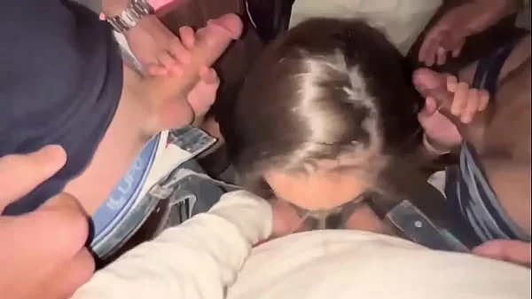 Fui fudida por várias rola e levei várias gozada