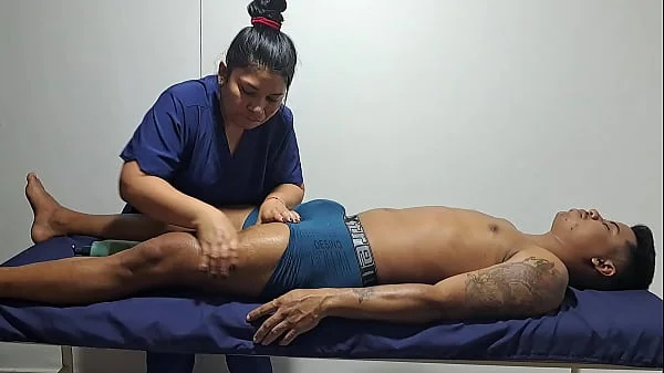 Un masaje relajante para este sexy chico, me pone tan cachonda pt2 me pone tan cachonda verlo semidesnudo