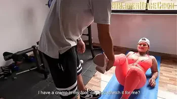 The new girl at the gym asks for my help, but when she sees my erection she sucks me to help me