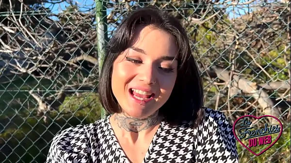 Crystal s'offre une bonne baise avec double pénétration