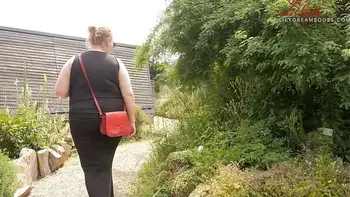 Largest natural breasts - Guinness World Records