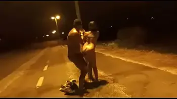 Sexo ao ar livre Bruna santiny e negaorubi22cm  em Goiânia.