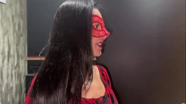 kikando de mini saia sem calcinha e salto no dotado enorme