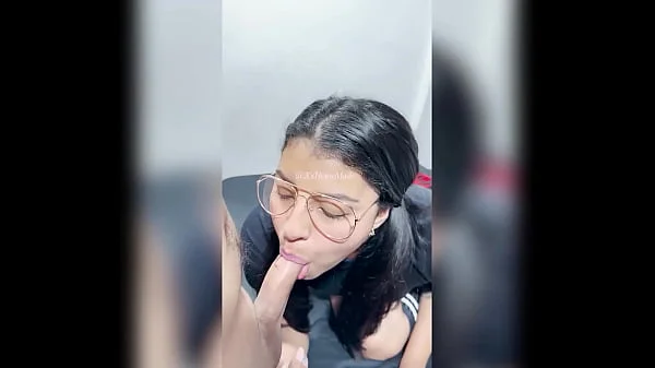 (AMATEUR FACIAL) - Innocent Amateur Gives Her First Blowjob and Receives a Big Load of Cum on her Face.