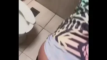 Me la COJO de Rápido en el Baño, La Acabo de CONOCER en una FIESTA y me la COJO en el BAÑO.