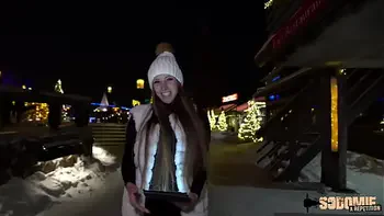 Kinuski, une blonde coquine qui se fait baiser par tous les trous