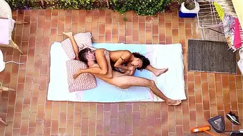 Birdview, Couple exposed in the balcony