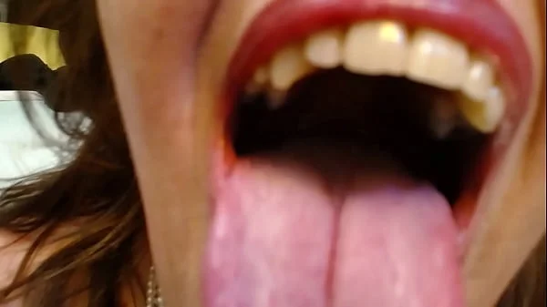 1039  DawnSkye shows she has still got it goin on! Shes a granny with a big ol fanny! Filmed sept 2023