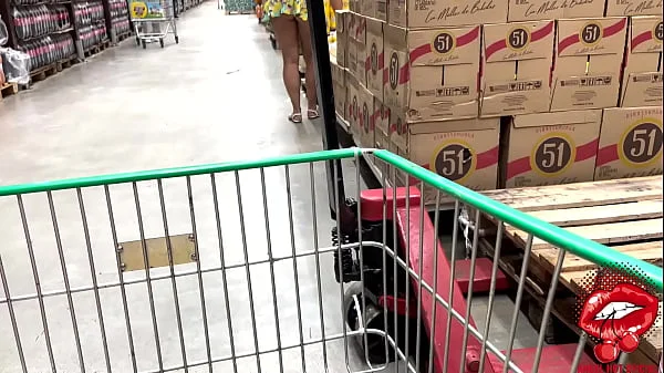 MOSTROU O CU E O PEITO NO MERCADO E DEU O CU PRO FUNCIONARIO DENTRO DO MERCADO