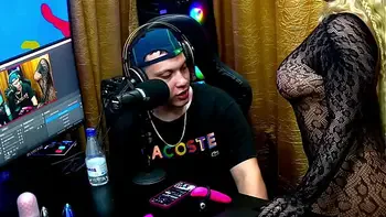 Ruan não aguentou e pegou gostoso nos peitos e no rabão delicioso da Andressa Sanchez - Podcast Pápum no Barraco! - Completo no Sheer RED