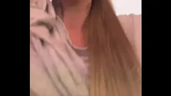 Eu na academia fazendo meu treino me deu muito calor tirei a camiseta e fiquei de sutiã o tesão era grande .( bucetinha toda molhadinha )