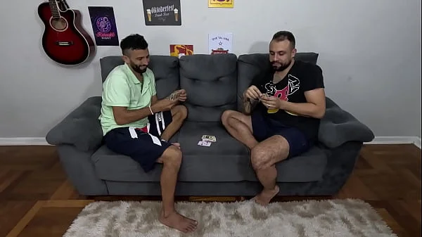 Fizemos um menage com a anazinha do mau e meu amigo enfiou fundo o pauzão na bucetinha pequena da anã