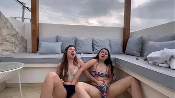 No puedo creer que me masturbe en público con una lesbiana!!!