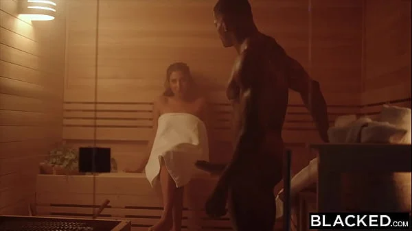 BLACKED Gorgeous Influencer Gianna Devours His BBC At Gym