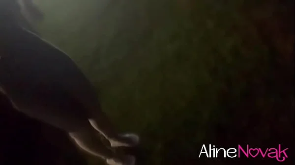 Reencontramos o motoboy no parque e fomos parar no motel! A loira gostosa adora uma aventura a três! - alinenovak.com.br