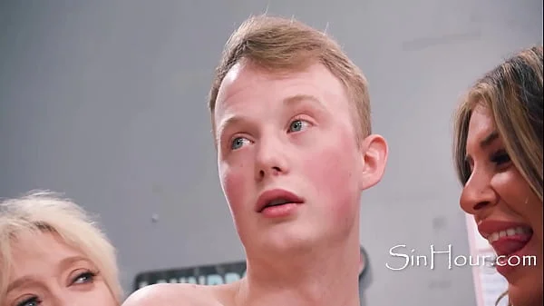 MILF Overload At The Laundromat