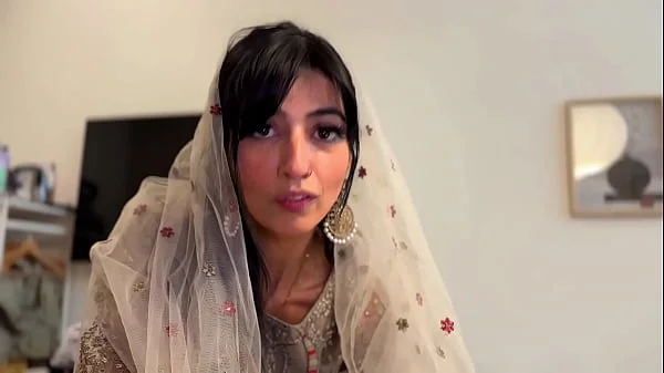 Voy a hacer tiktoks con una influencer musulmana antes del Eid y me la acabo follando mientras el marido está de viaje