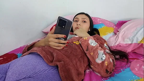 Rosibel, the stepdaughter most desired by her stepfather, takes off the condom so that it ends up inside her pussy