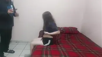 Viejo Encuentra a Morrita putipobre de colonia marginal y le ofrece dinero por usarla como bolsa de semen, jovencita real, no fingido 18 yo - SUBTITULOS en inglés