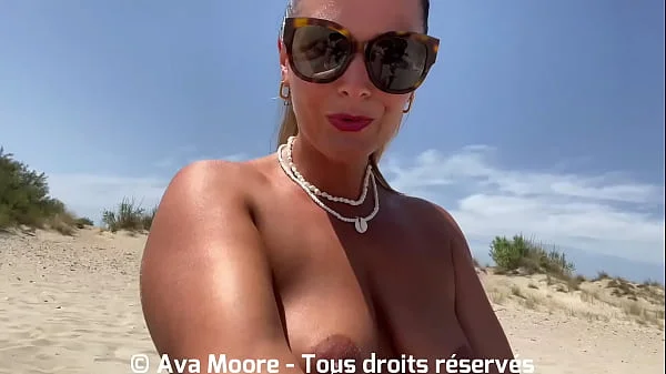 BUKKAKE GEANT - Sur Une Plage Public, Je Fais Jouir 20 inconnus Dans Ma Bouche Et Je Me Fais Recouvrir De Sperme