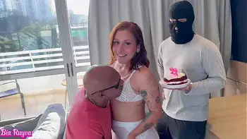 Fiz 22 ANINHOS DE PURA PUTARIA e chamei meu amigo capoeira e um fã brocha pra comerem minha bucetinha