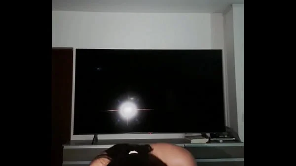 Le meto el dedo por el culo para que me lo de