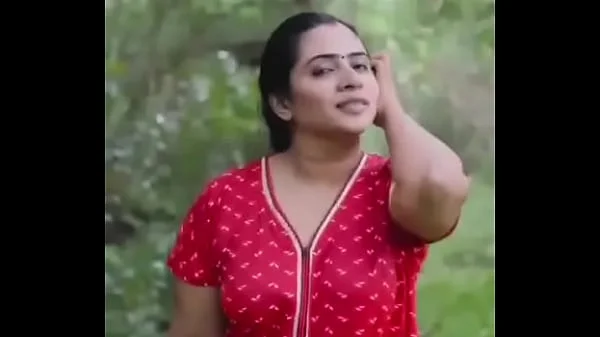 New hot and sensational Kerala mallu model in outdoor photoshoot