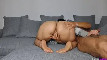 Pijamada con amiga se sale de control, empezamos a besarnos y me pide que la folle