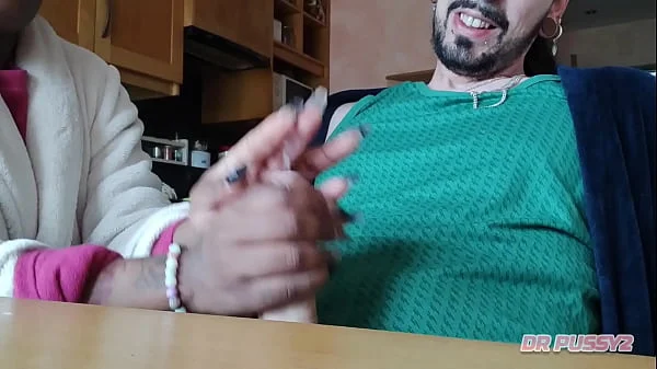 MASTURBEI O MELHOR AMIGO DO MEU MARIDO E DEIXEI ELE FILMAR SEM O CORNO SABER