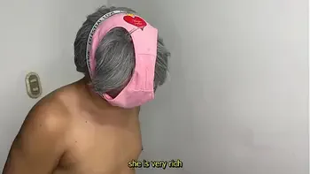 Mi Linda Hijastra Inocente me Excita Aprovecharme de Ella Cuando la Siento en mis Piernas