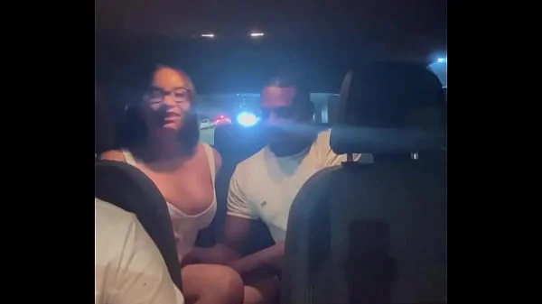 Patrão ofereceu a esposa asiática gostosa dele pro negão dotado gozou na bucetinha