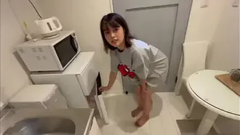 彼氏がいるのに男友達の家に遊びにいったら流れでえっちしてしまいました。。