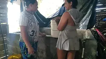 en esta escasez toca aprovechar lo que se presente y en este caso fue con la empleada de servicio