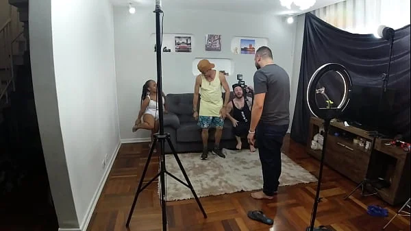 30 anos de porno e a primeira vez que o tiozinho fodeu a anazinha rabuda