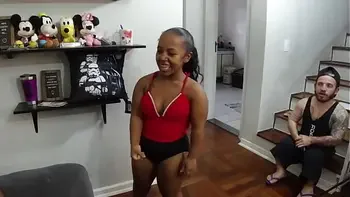 a anãzinha rabuda - suruba e bastidores do que rola