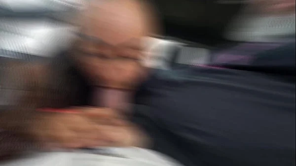 Paula Soares vendedora de doces baiana entra no carro e leva gozada dentro