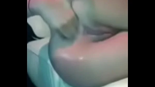 En manque de bite je me fist le cul