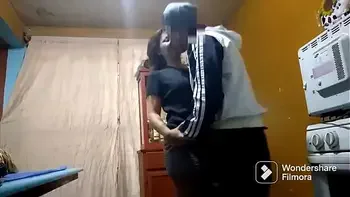 Pido ayuda para mover un mueble