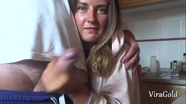 Quick Homemade Handjob from Sexy Camilla Moon with Lot A Cum