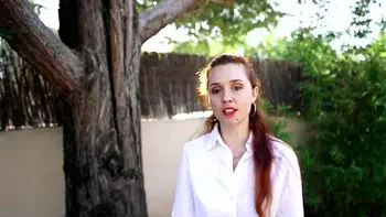 Infirmière rousse à petits seins passe son premier casting X