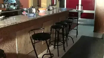 Mi Novio No Me Folla. Estoy muy caliente y me voy a Follar al Repartidor que trae la mercancía a mi Trabajo