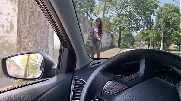 Bati punheta pra gostosinha que estava no ponto de ônibus que acabou sedento!