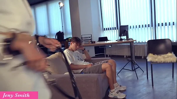 The guy didn't expect to handcuff his therapist.